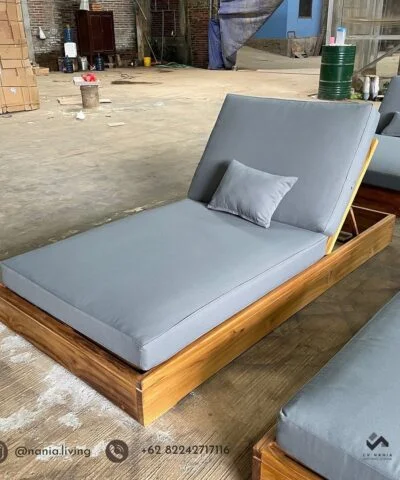Single outdoor sun lounger with cushion