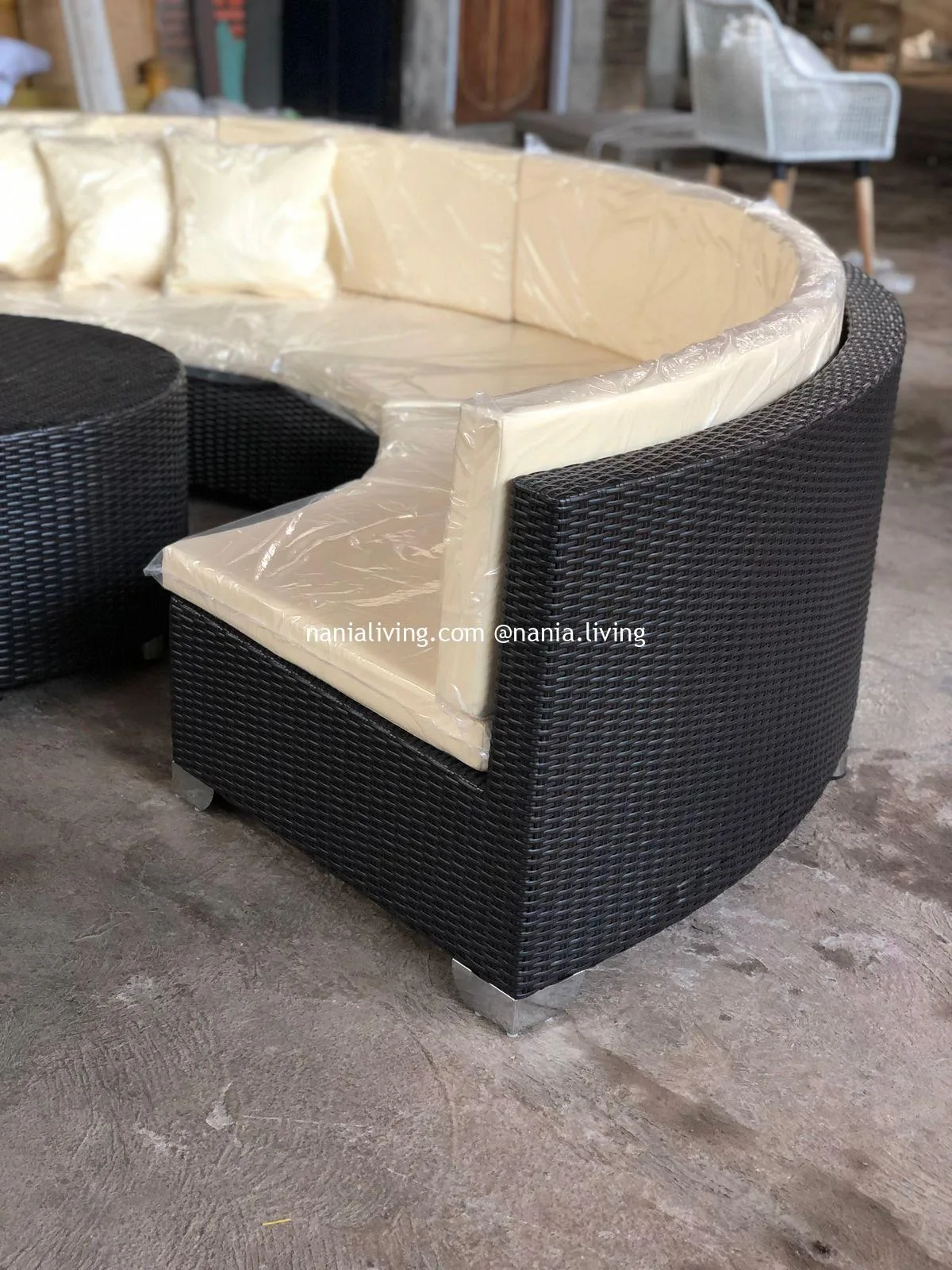 nania-aeg (3) Gambier Almost Circular Chatting Chair Cushion with Table
