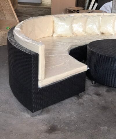 Gambier Almost Circular Chatting Chair Cushion with Table