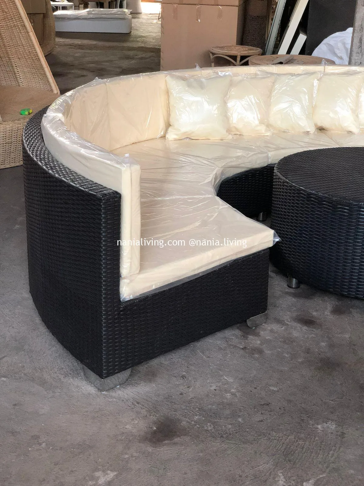 nania-aeg (4) Gambier Almost Circular Chatting Chair Cushion with Table
