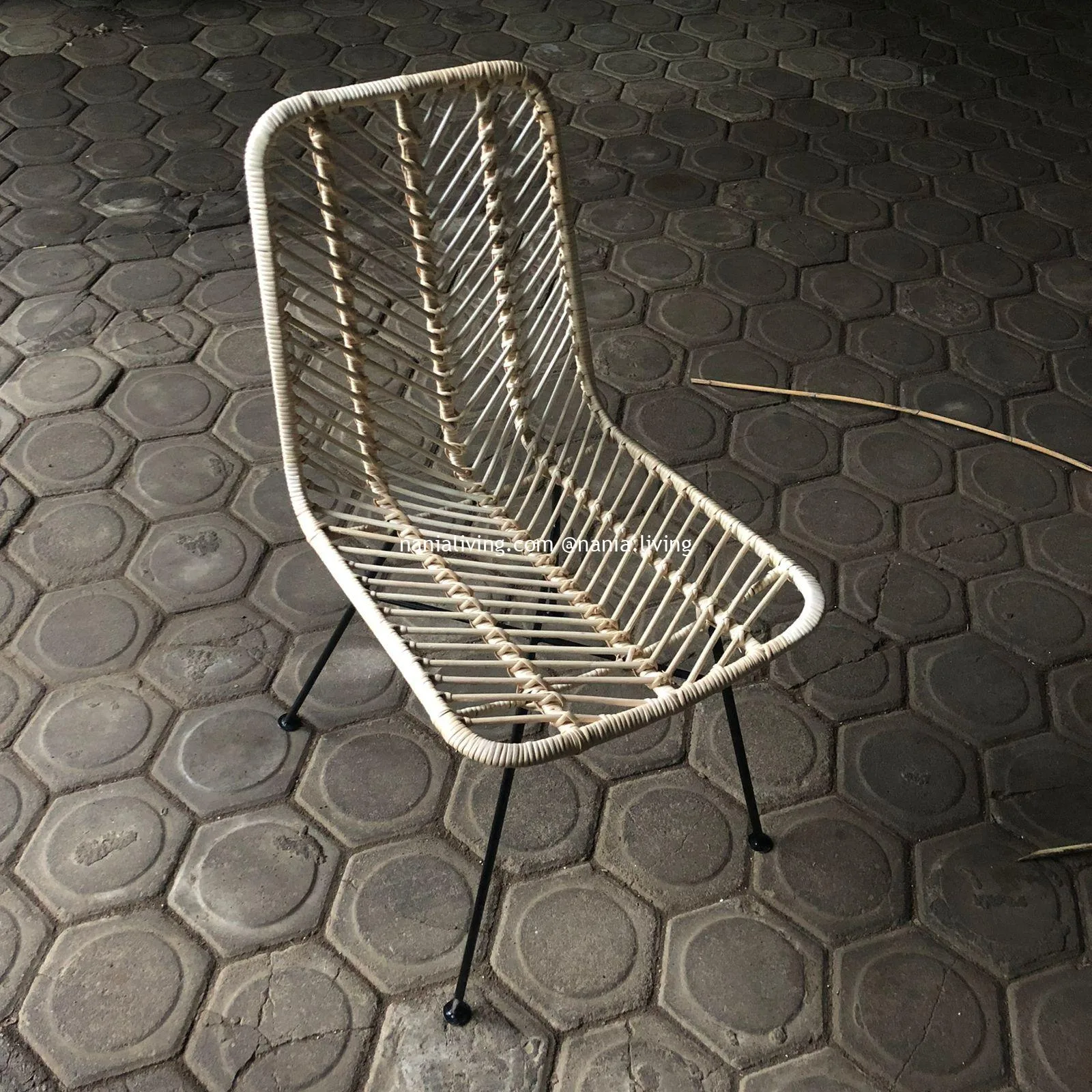 nania-aez (1) Devonport Rattan Minimalist Dining Chair With Metal Legs