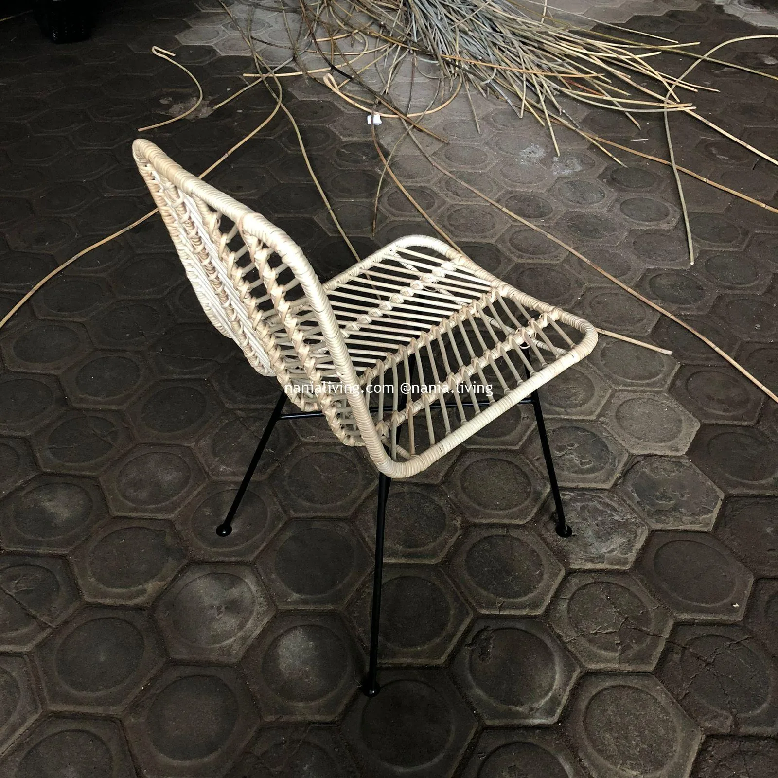 nania-aez (2) Devonport Rattan Minimalist Dining Chair With Metal Legs