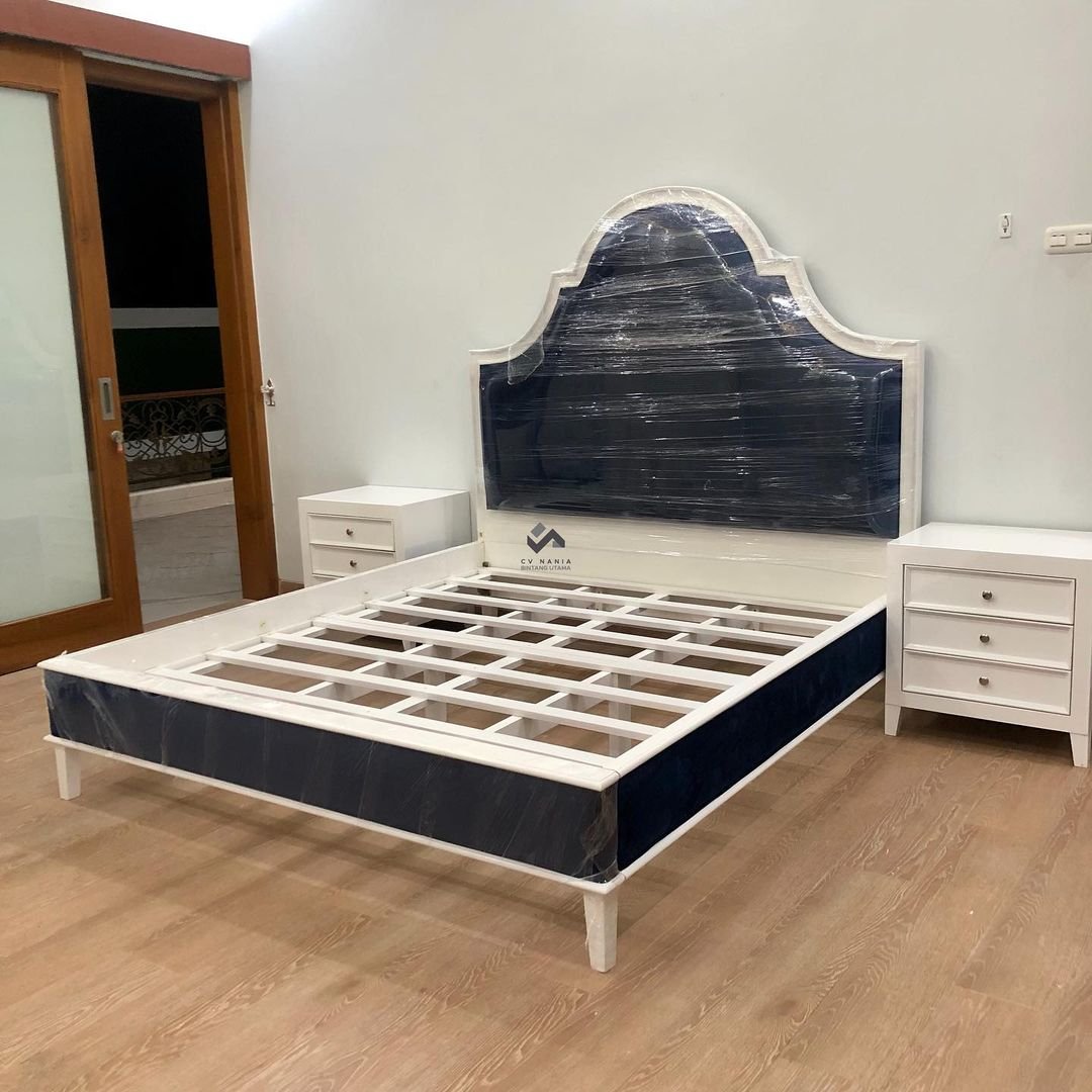 nania-zzw (3) Barking Luxury Classic Teak Bed in White with Black Accents