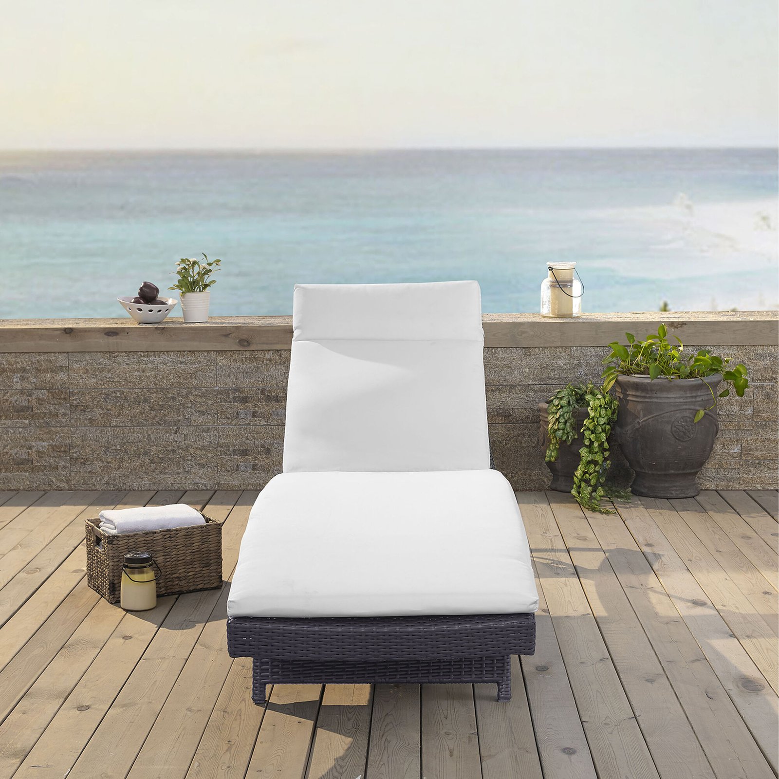 Sarnia Synthetic Rattan Chaise Lounge With White Cushion