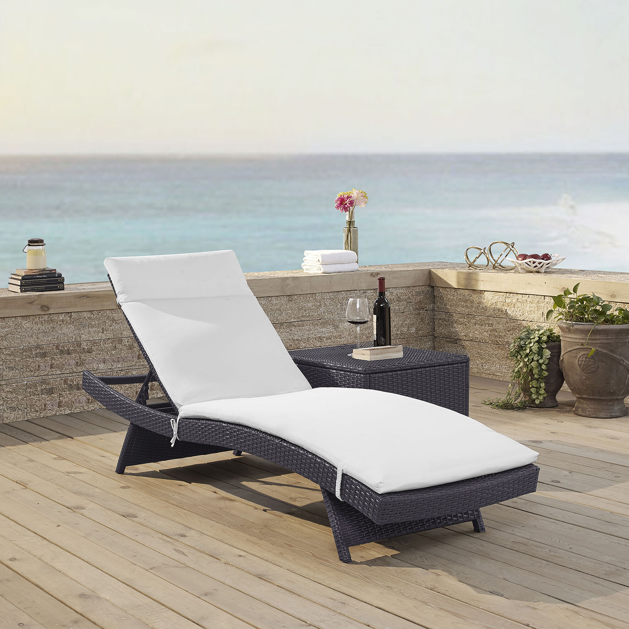 Sarnia Synthetic Rattan Chaise Lounge With White Cushion