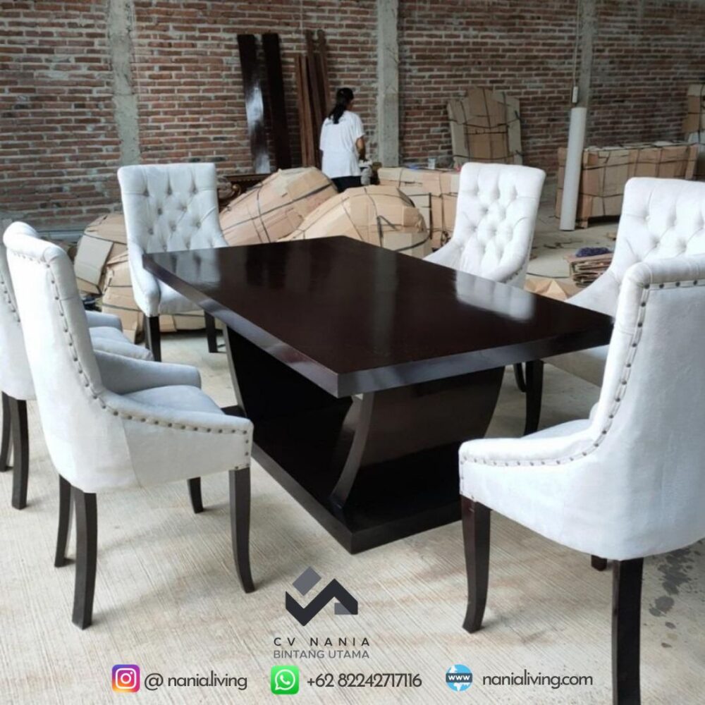 Elegant Minimalist Teak Dining Tables