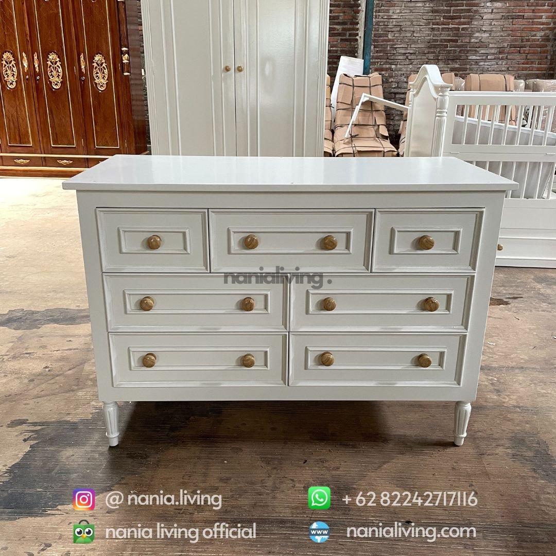 Minimalist white duco baby tafel 2 nanialiving