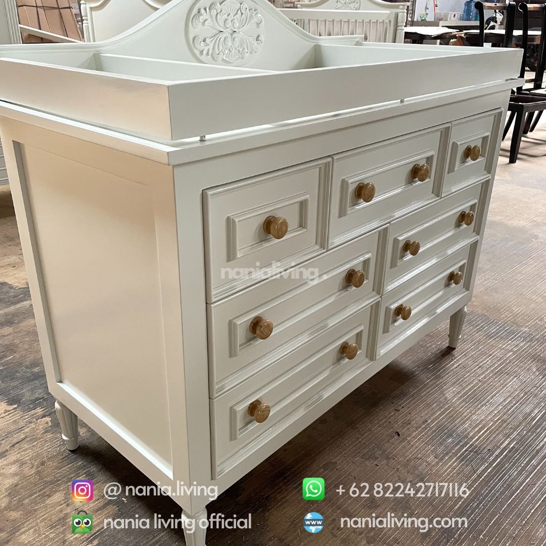 Minimalist white duco baby tafel 3 detail Minimalist white duco baby tafel