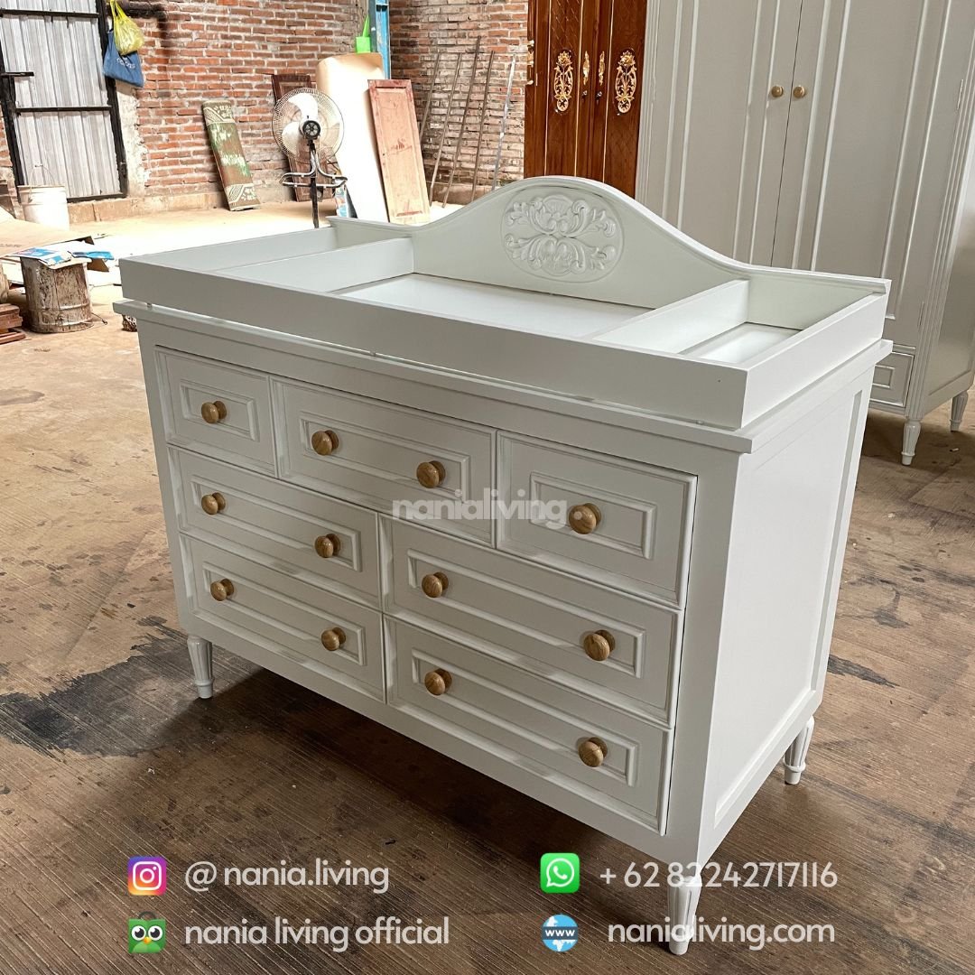 Minimalist white duco baby tafel 4 Minimalist white duco baby tafel