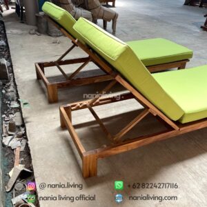 back Teak Minimalist Sun Loungers With Green Cushions