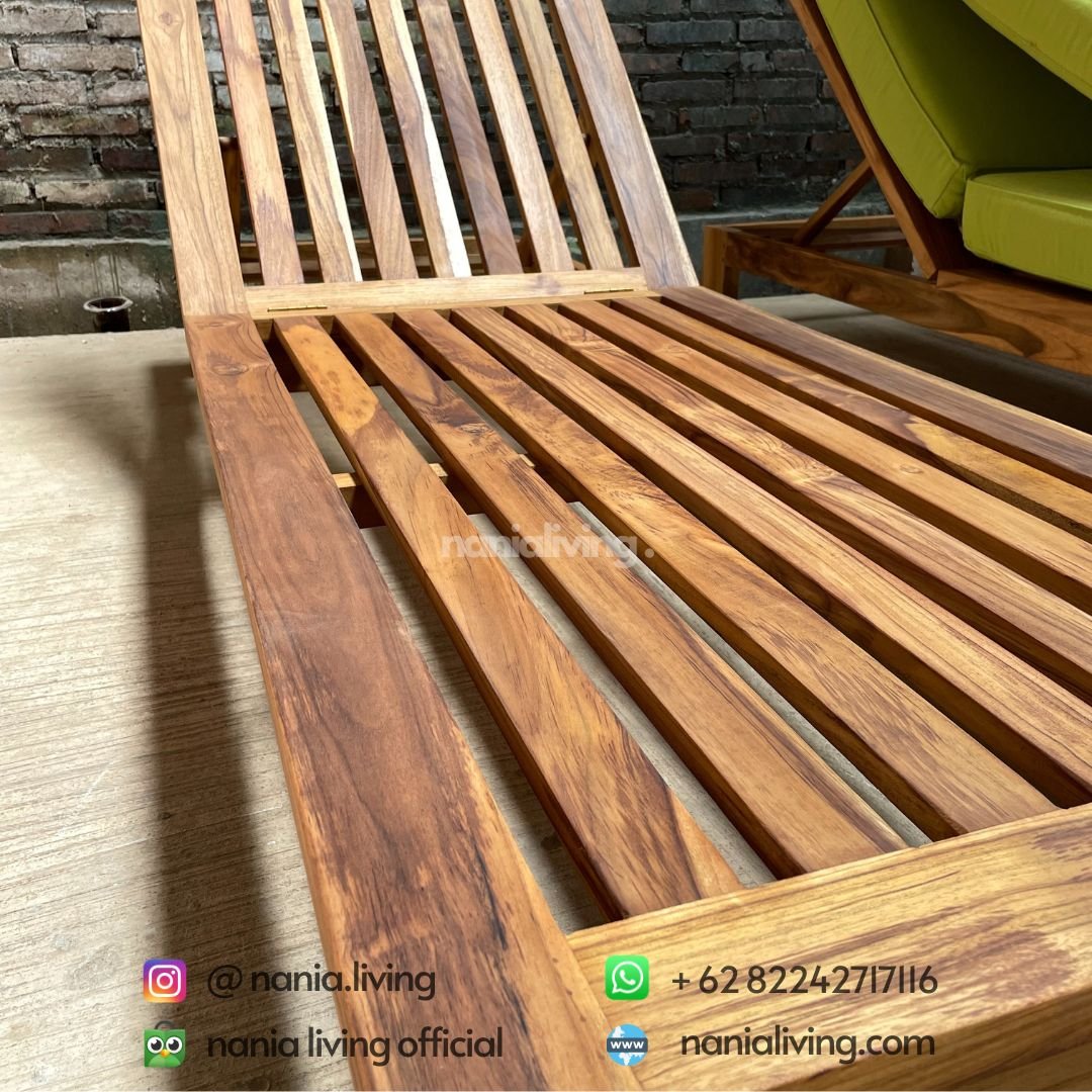 detail Teak Minimalist Sun Loungers With Green Cushions