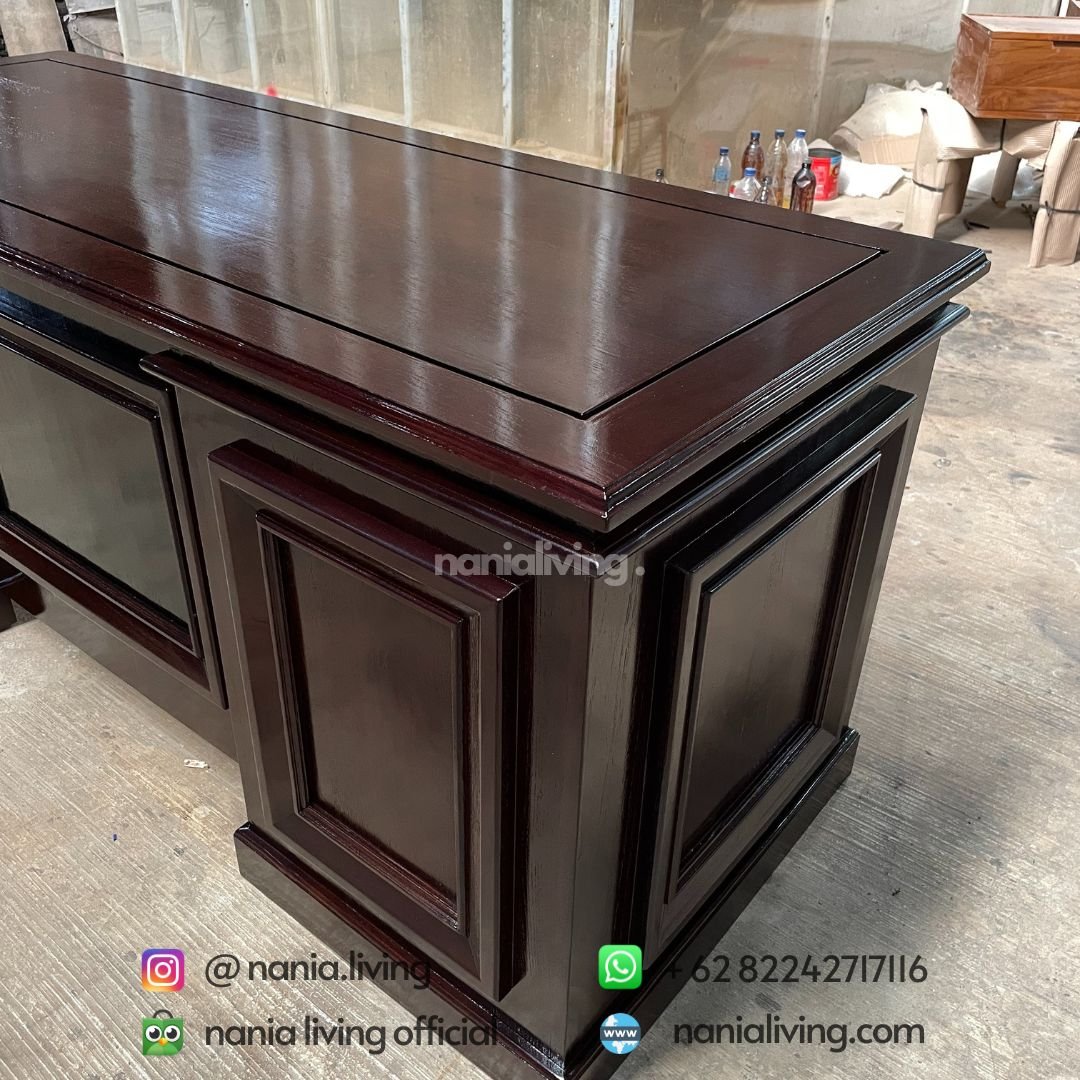 Medium Teak Leader Desk 4 detail Medium Teak Leader Desk