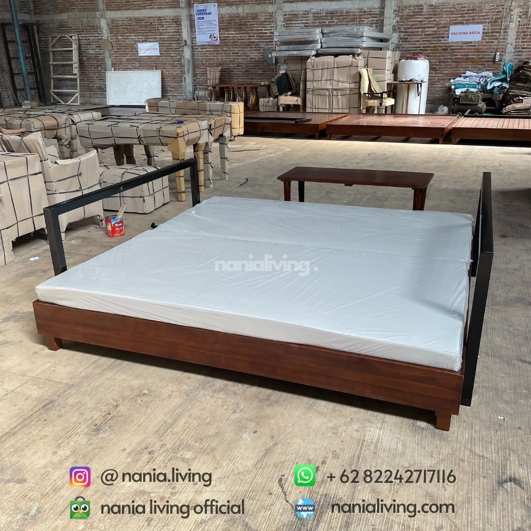 Daybed With Side Table