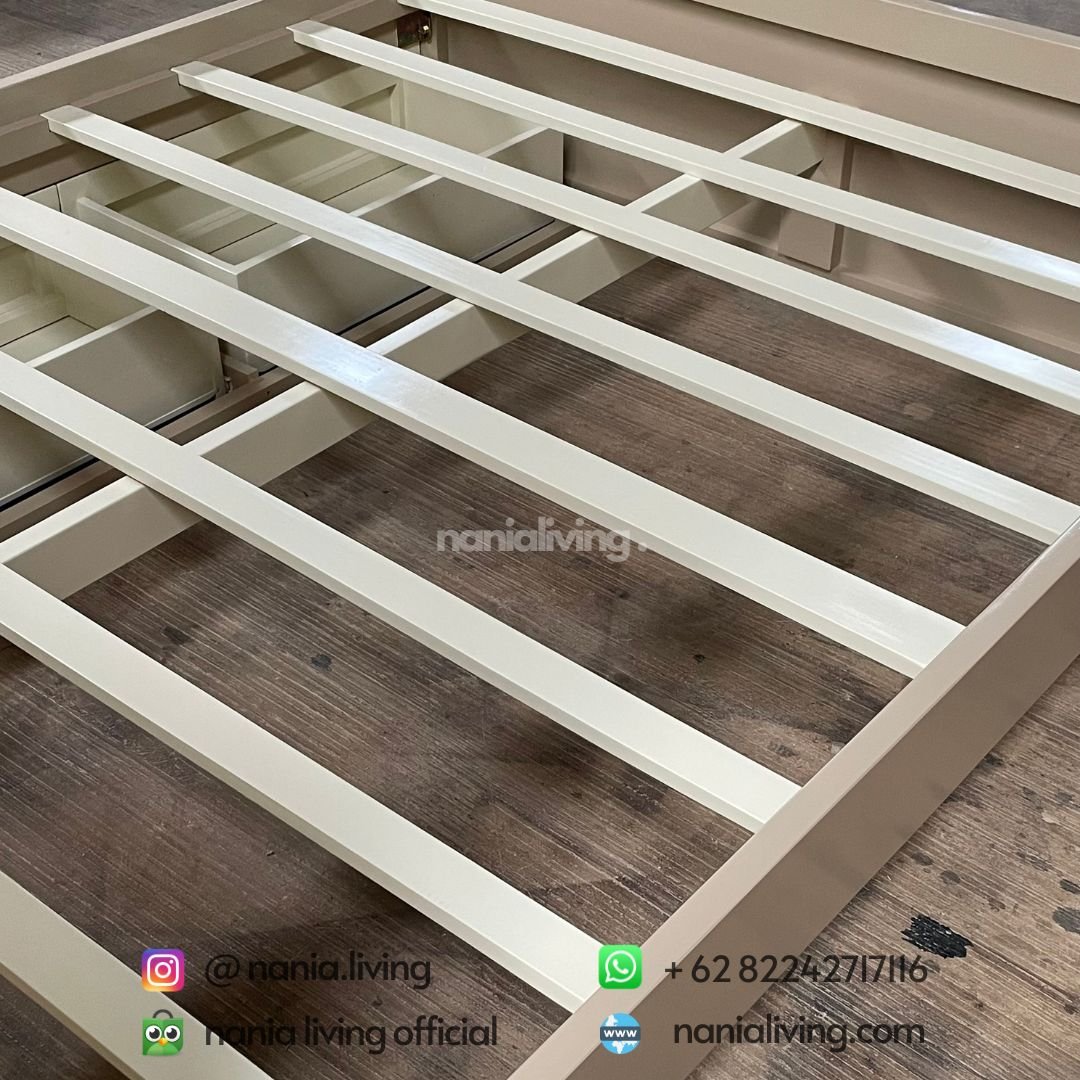 detail Duco Cream Bed Frame
