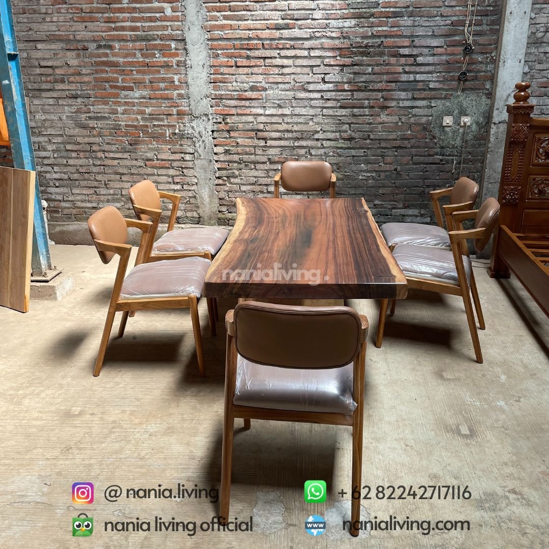 Trembesi Dining Table Cafe Chairs 2