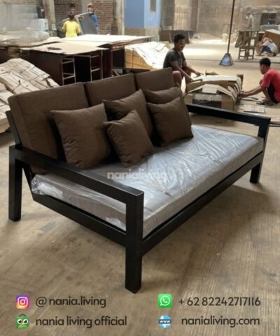 cv nania bintang utama