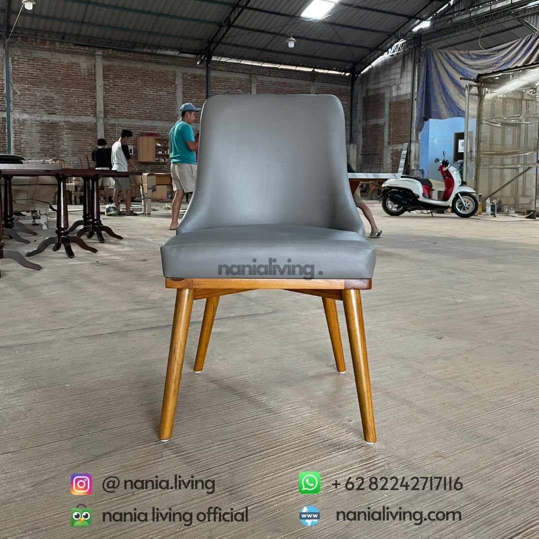 Minimalist Graceful Dining Chairs 3 Minimalist Graceful Dining Chairs