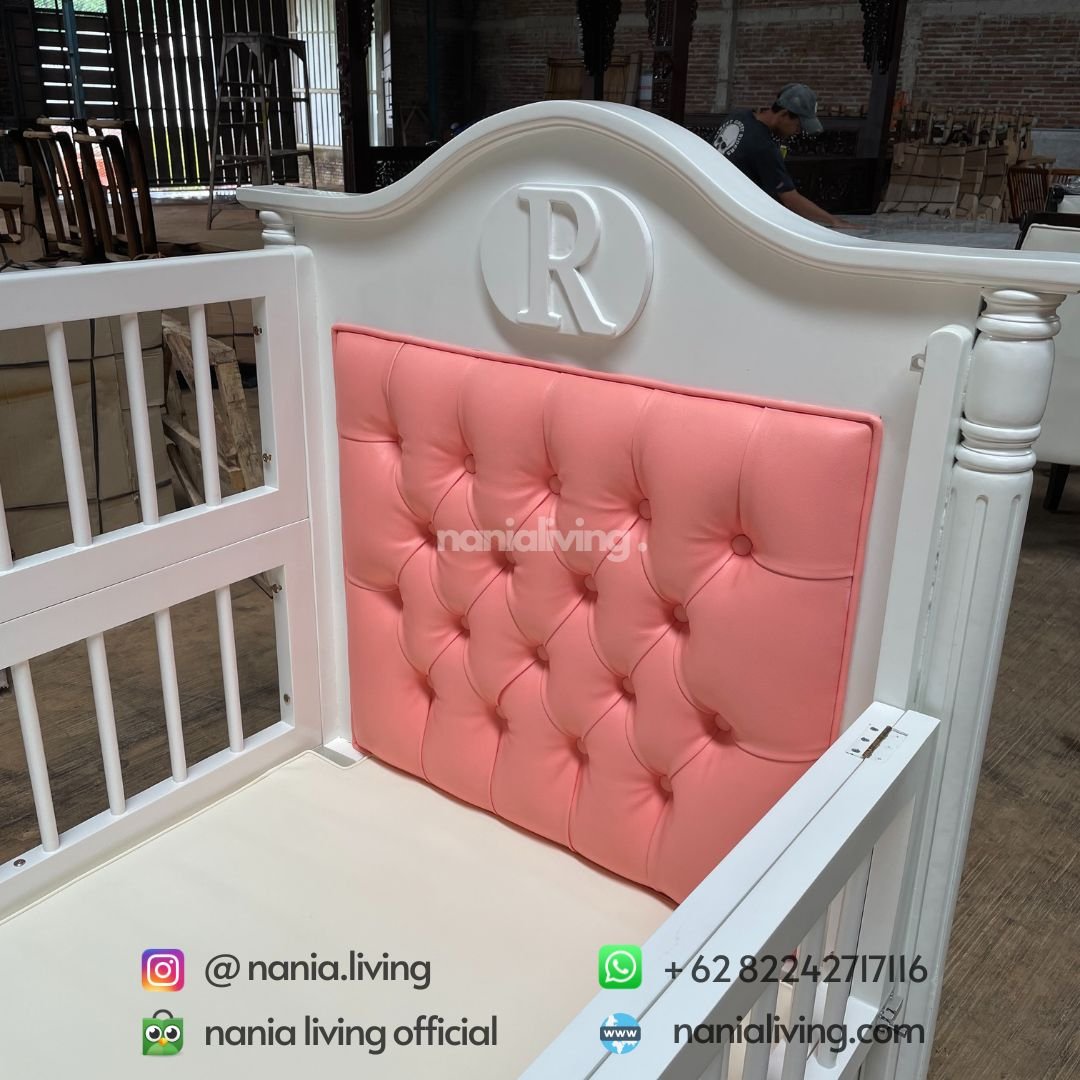 detail Duco White Minimalist Baby Bed