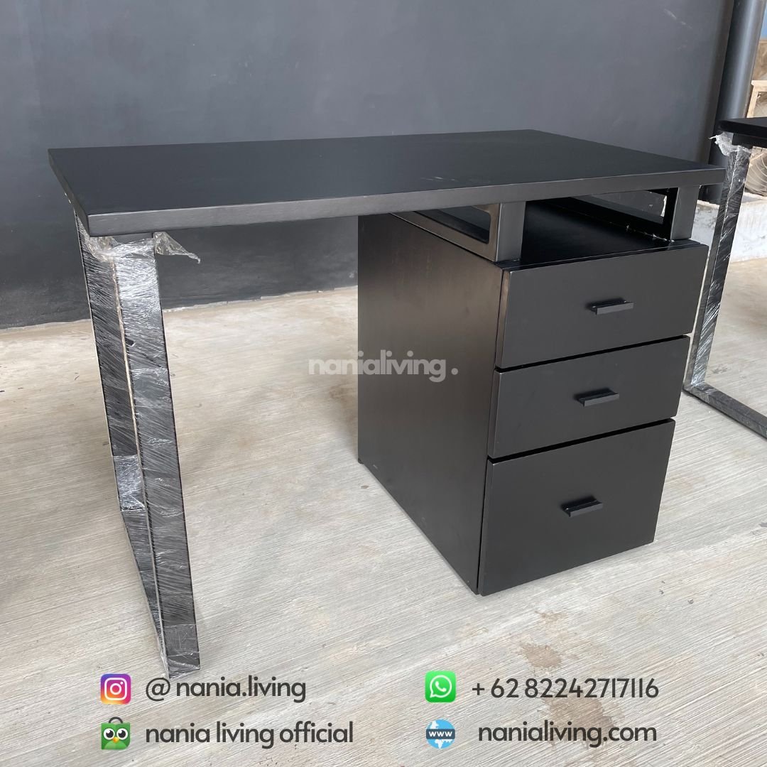 Black Iron Leg Workbench 2