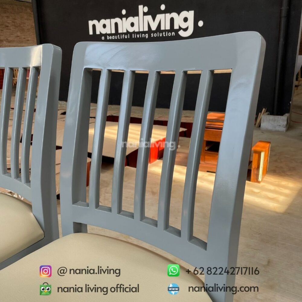 detail Fingertip Saddle Model Bar Stool