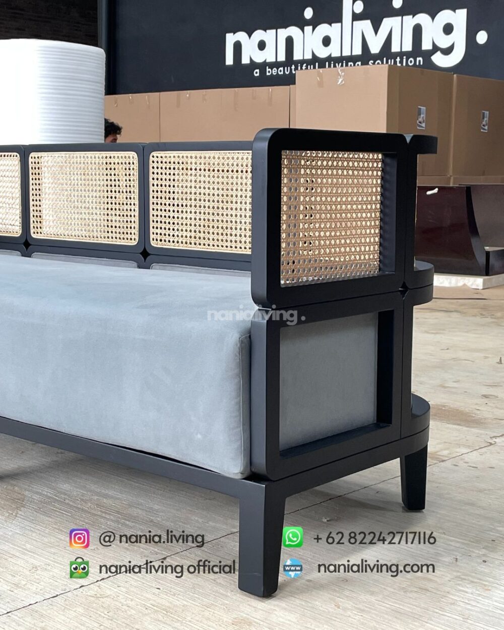 detail 3-seater Guest Sofa With Natural Rattan Combination