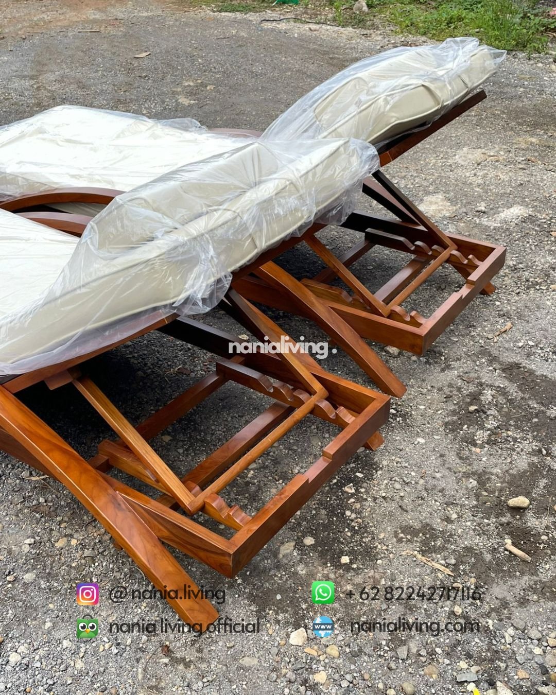 detail Pair Of Beach Chairs With White Foam