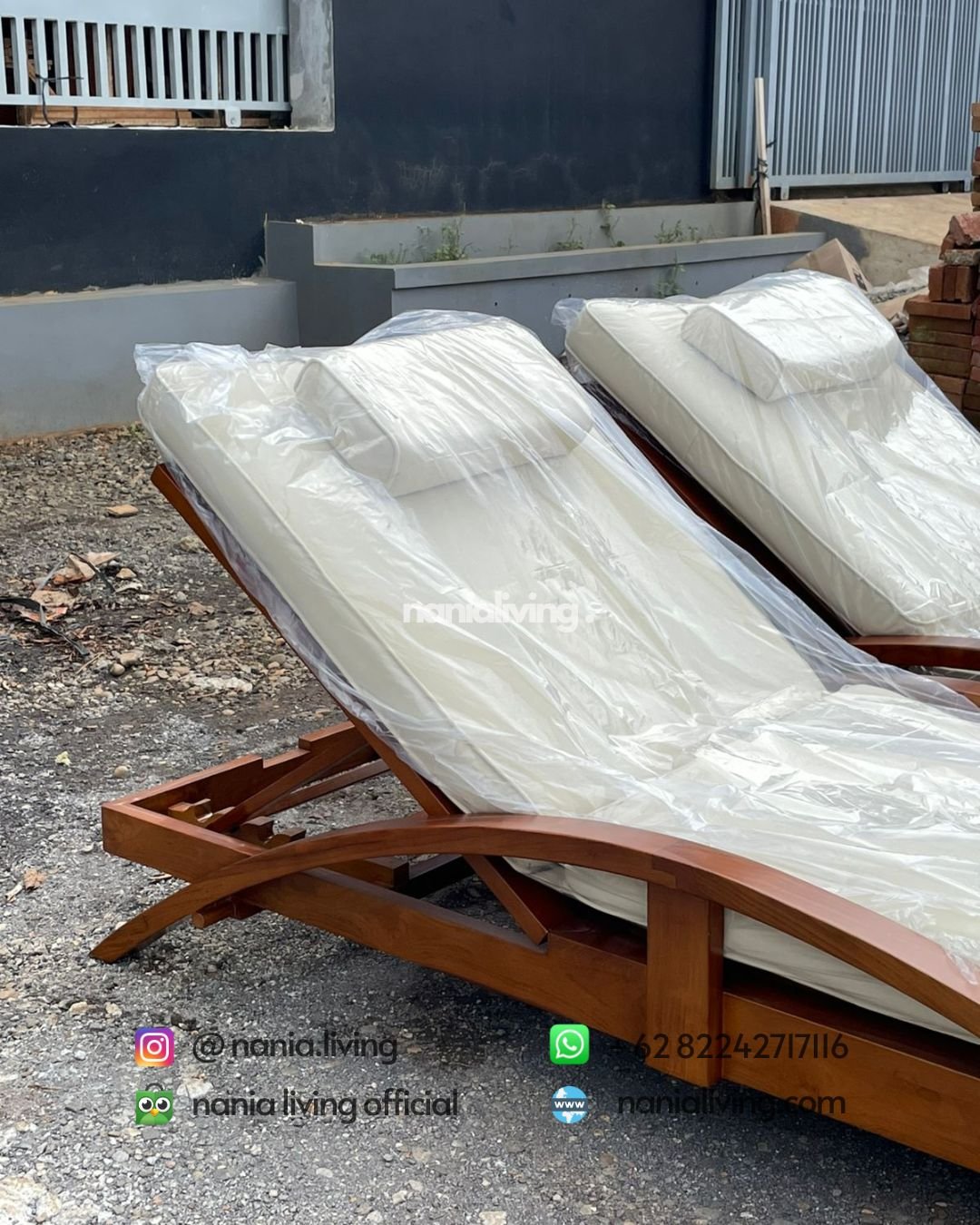 cushion Pair Of Beach Chairs With White Foam