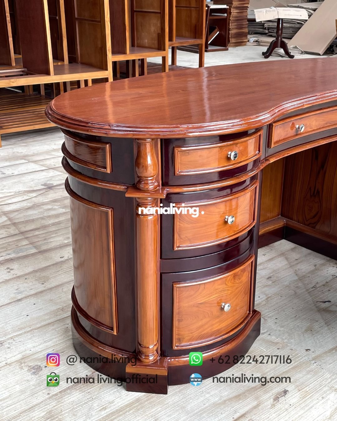 detail Curved Teak Desk Set