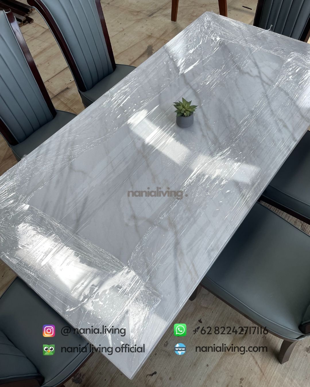 marble Minimalist Dining Table With 6 Chairs