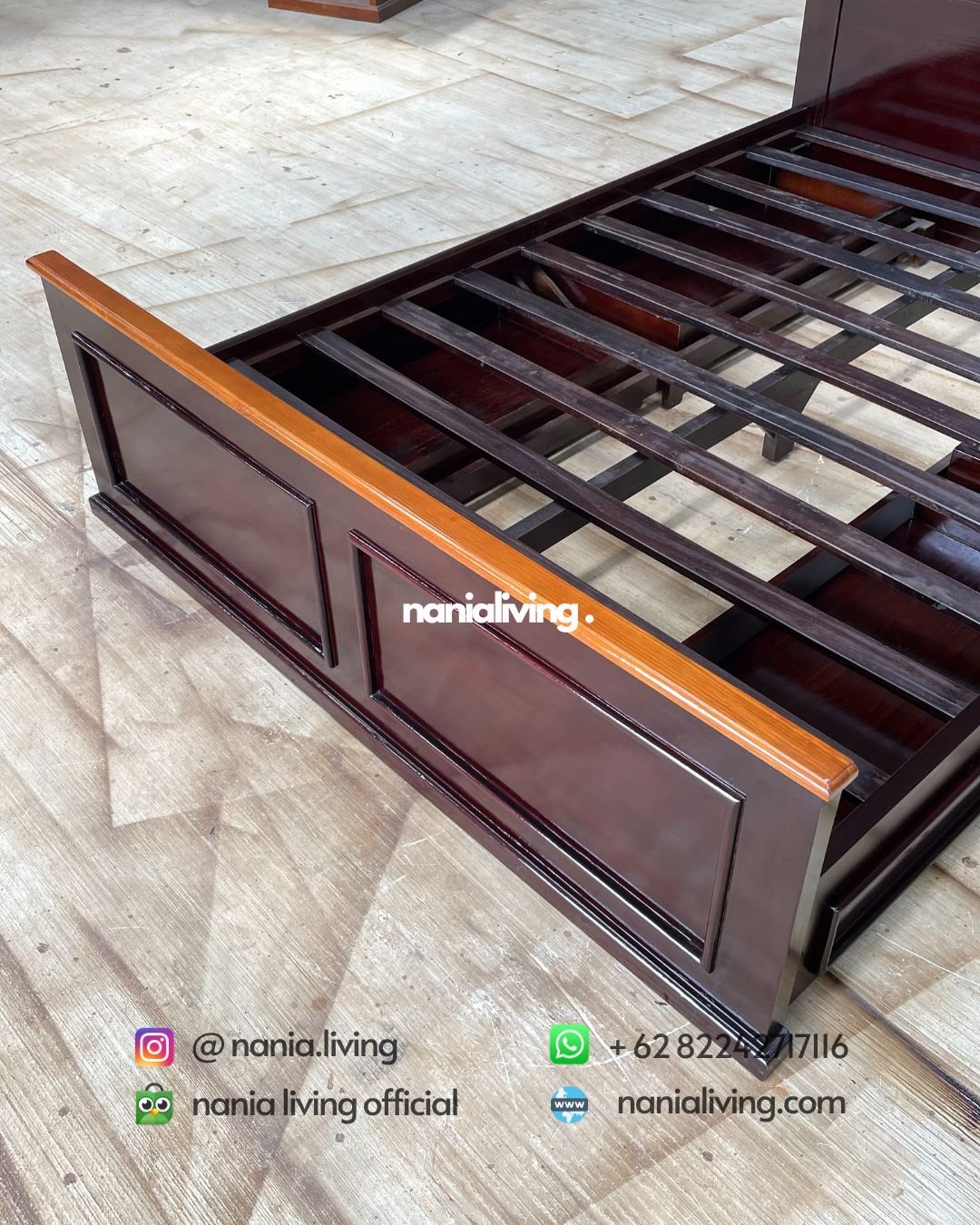 Minimalist Two-tone Solid Wood Bed