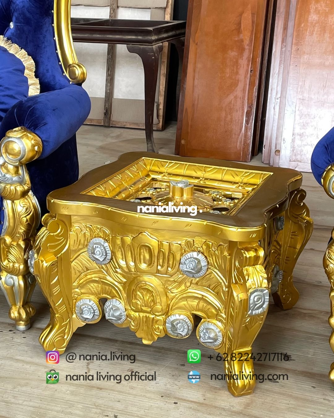 table Syahrini Patio Chair Set With Carved Guest Table