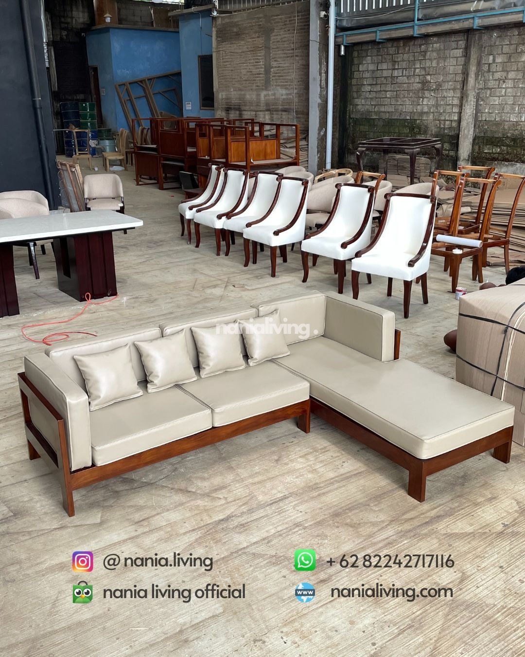 Minimalist Teak Corner Guest Chair