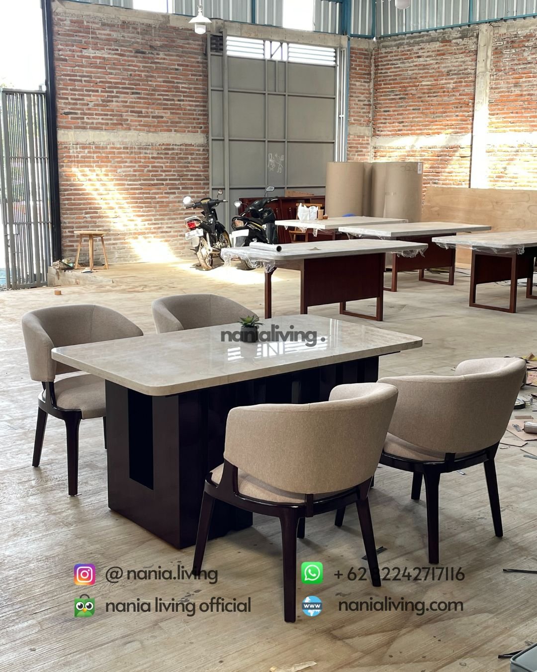 Saint Helena Marble Dining Table With 4 Chairs