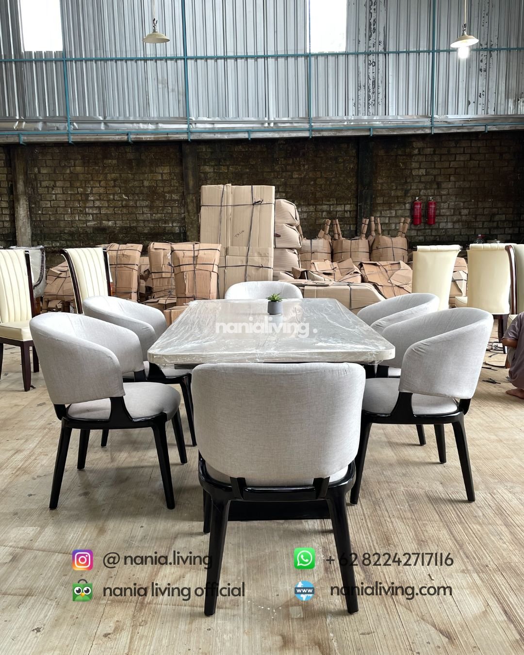 Saint Helena white and black marble dining table set (5) Saint Helena white and black marble dining table set