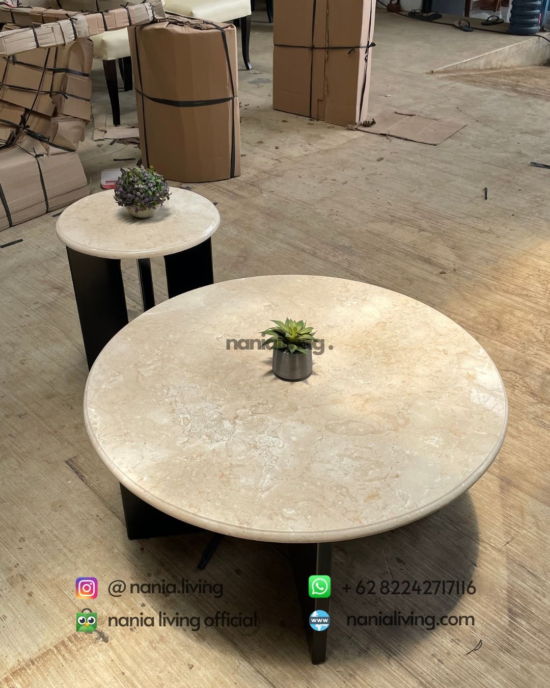 detail Elegant Double Marble Guest Table