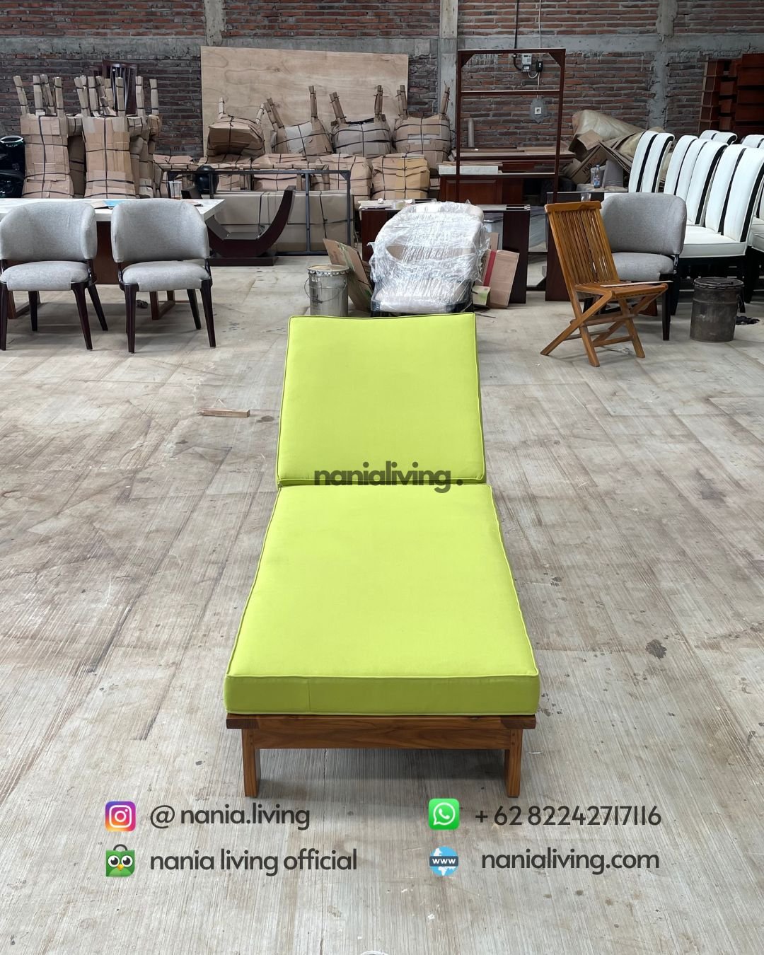 Green Foam Teak Beach Lounge Chair