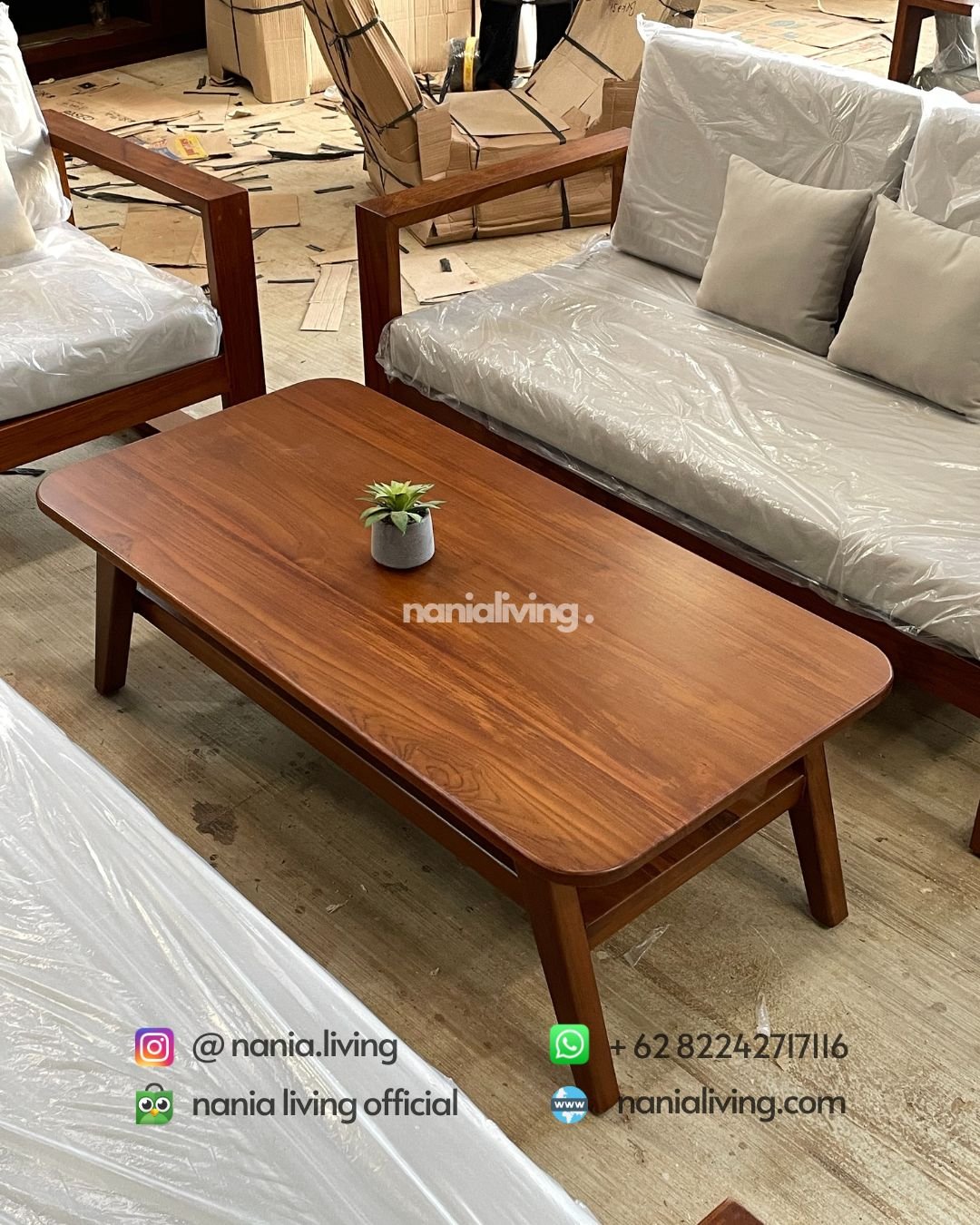 table Large Minimalist Teak Guest Sofa Set