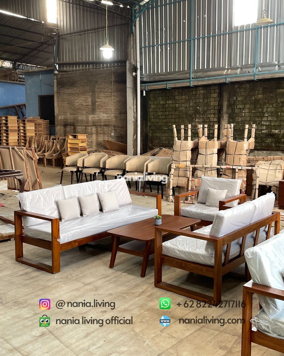 Large Minimalist Teak Guest Sofa Set