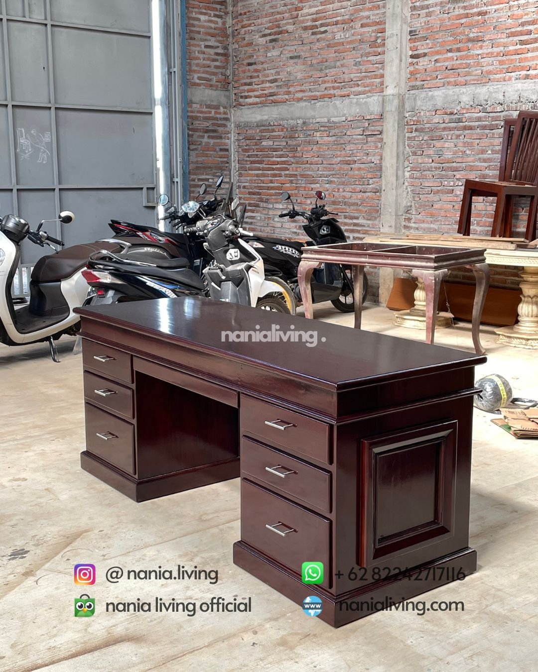 side Elegant Classic Teak Director’s Desk