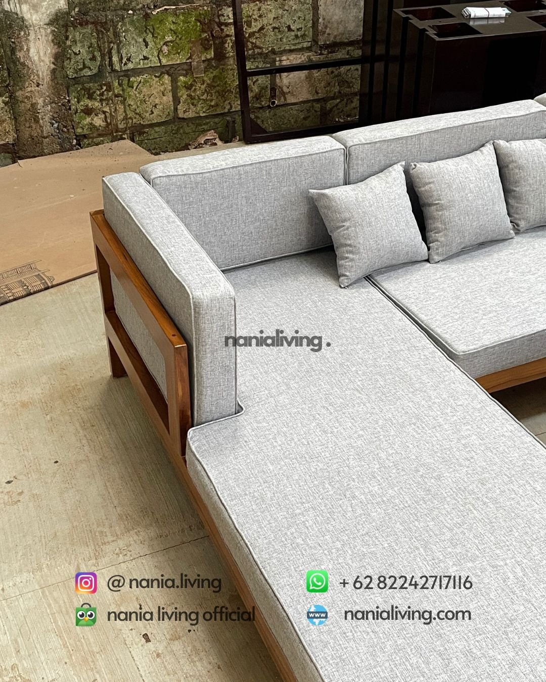 detail Minimalist Teak Corner Coffee Table Set