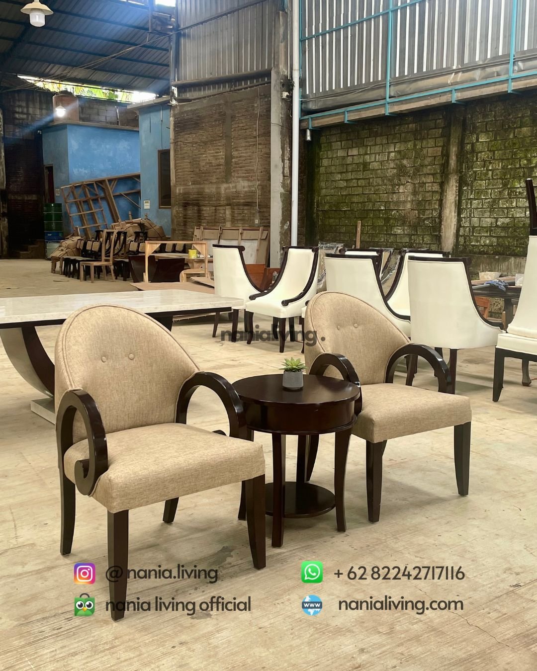 Modern Patio Set With A Round Table (1) nanialiving