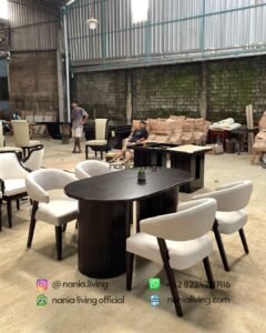 Modern Teak-striped Dining Table With 4 Chairs