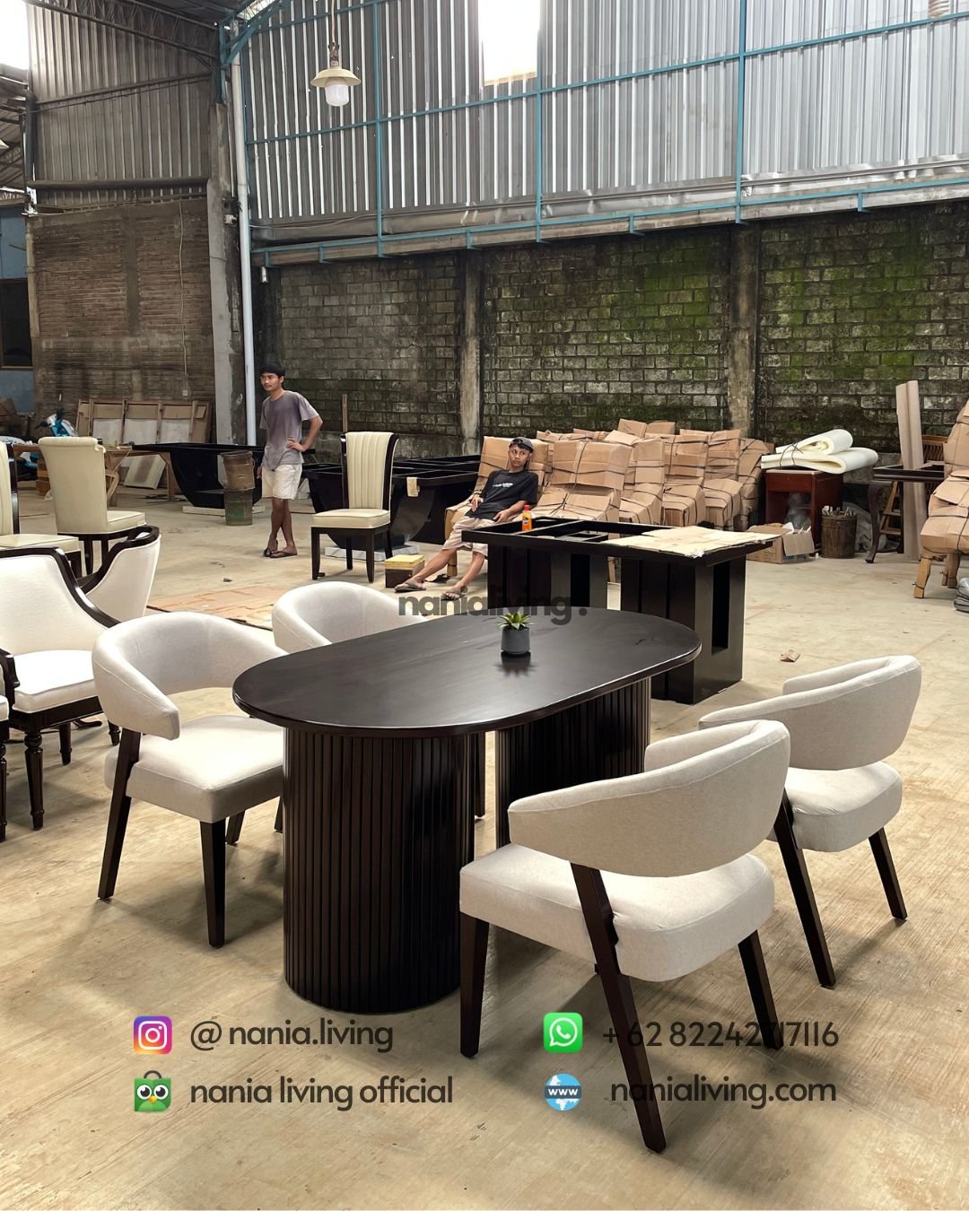 Modern Teak-striped Dining Table With 4 Chairs