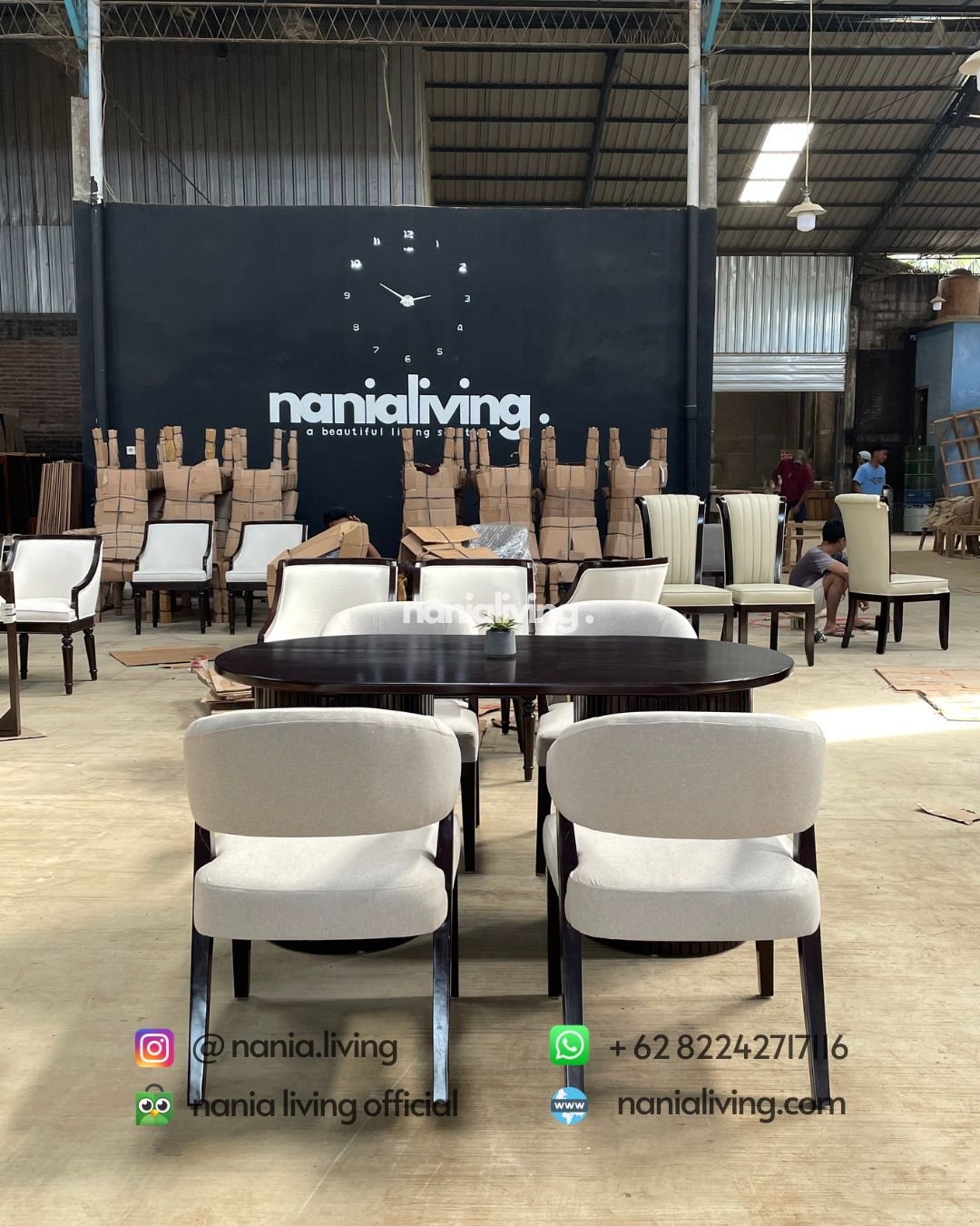 back Modern Teak-striped Dining Table With 4 Chairs