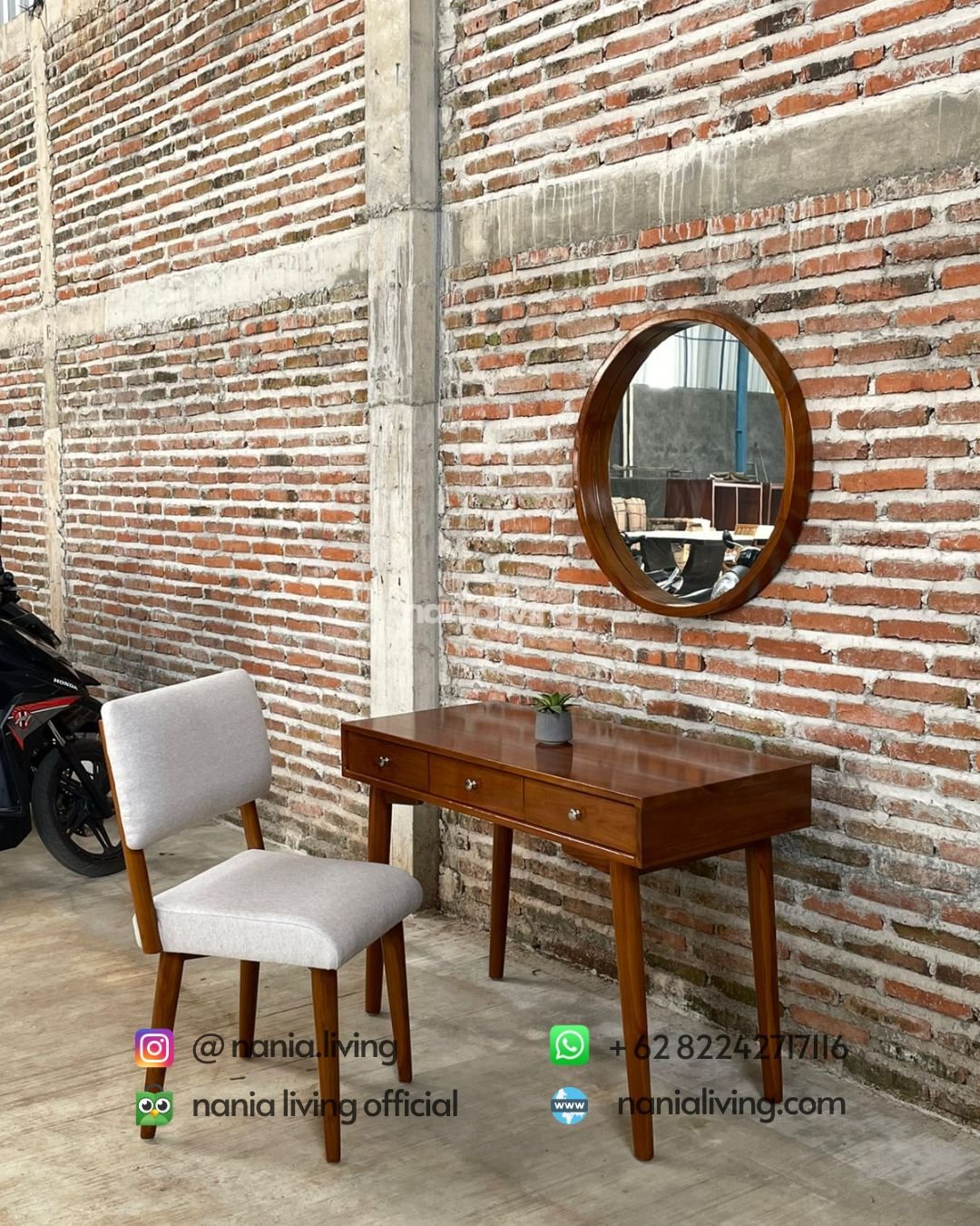 Dressing Table Set With A Round Mirror And A Teak Chair