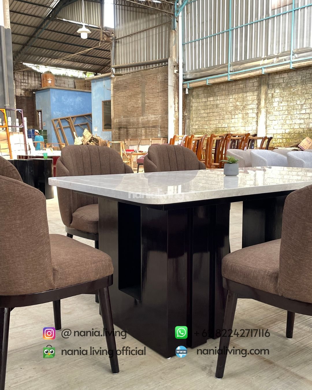 detail Marble Dining Table With 6 Shell-shaped Chairs