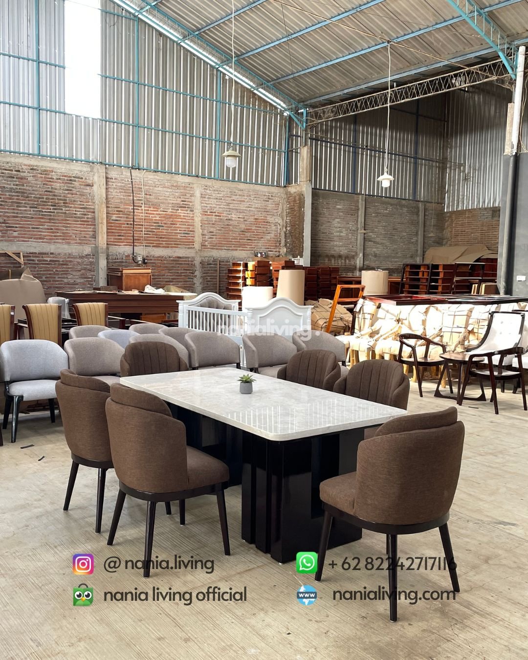 Marble Dining Table With 6 Shell-shaped Chairs