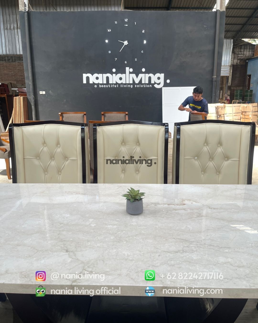 detail Modern marble dining table with 8 luxury dining chairs