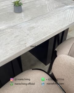 detail Saint Helena Walnut Dining Table With 4 Chairs