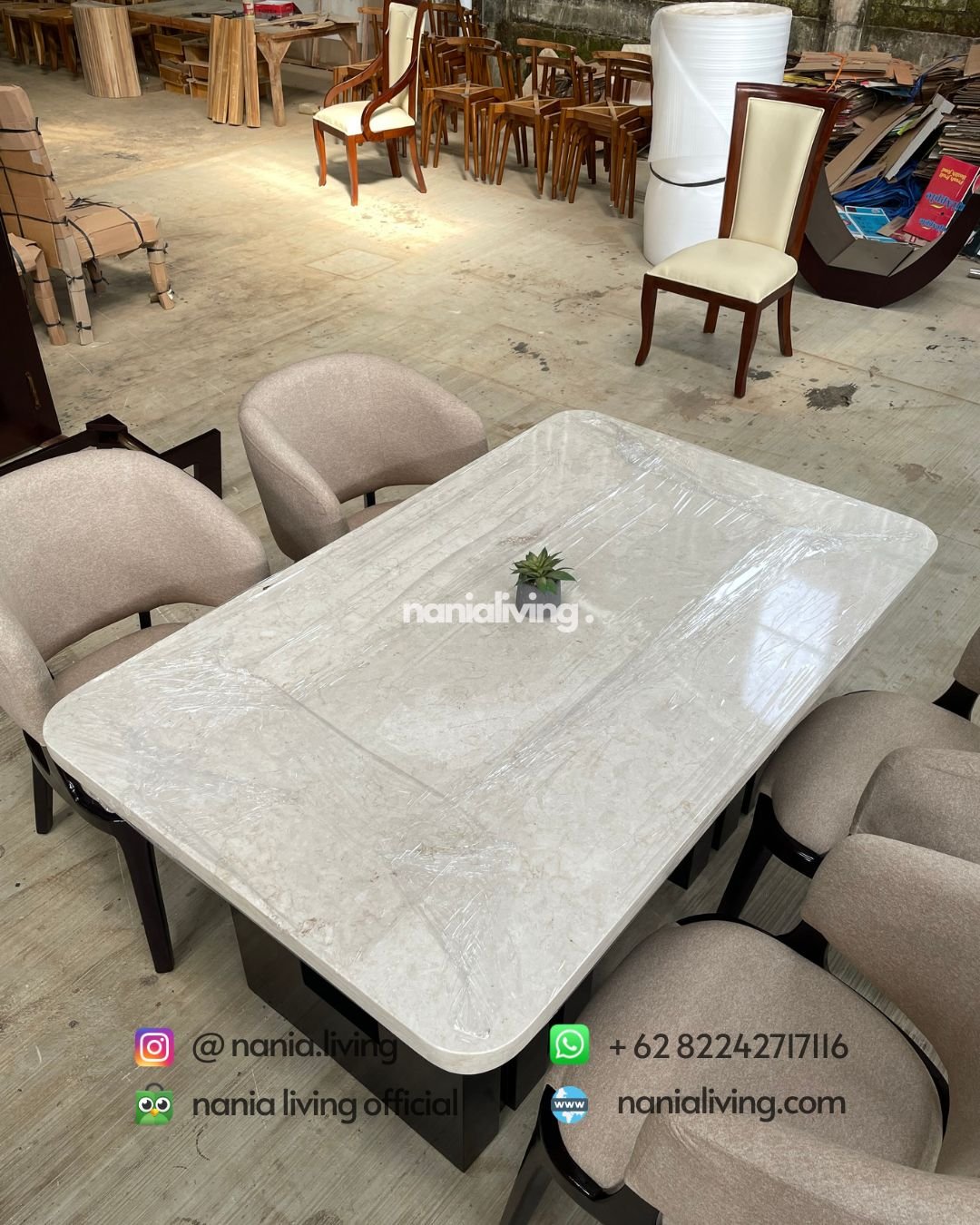 marble Saint Helena Walnut Dining Table With 4 Chairs